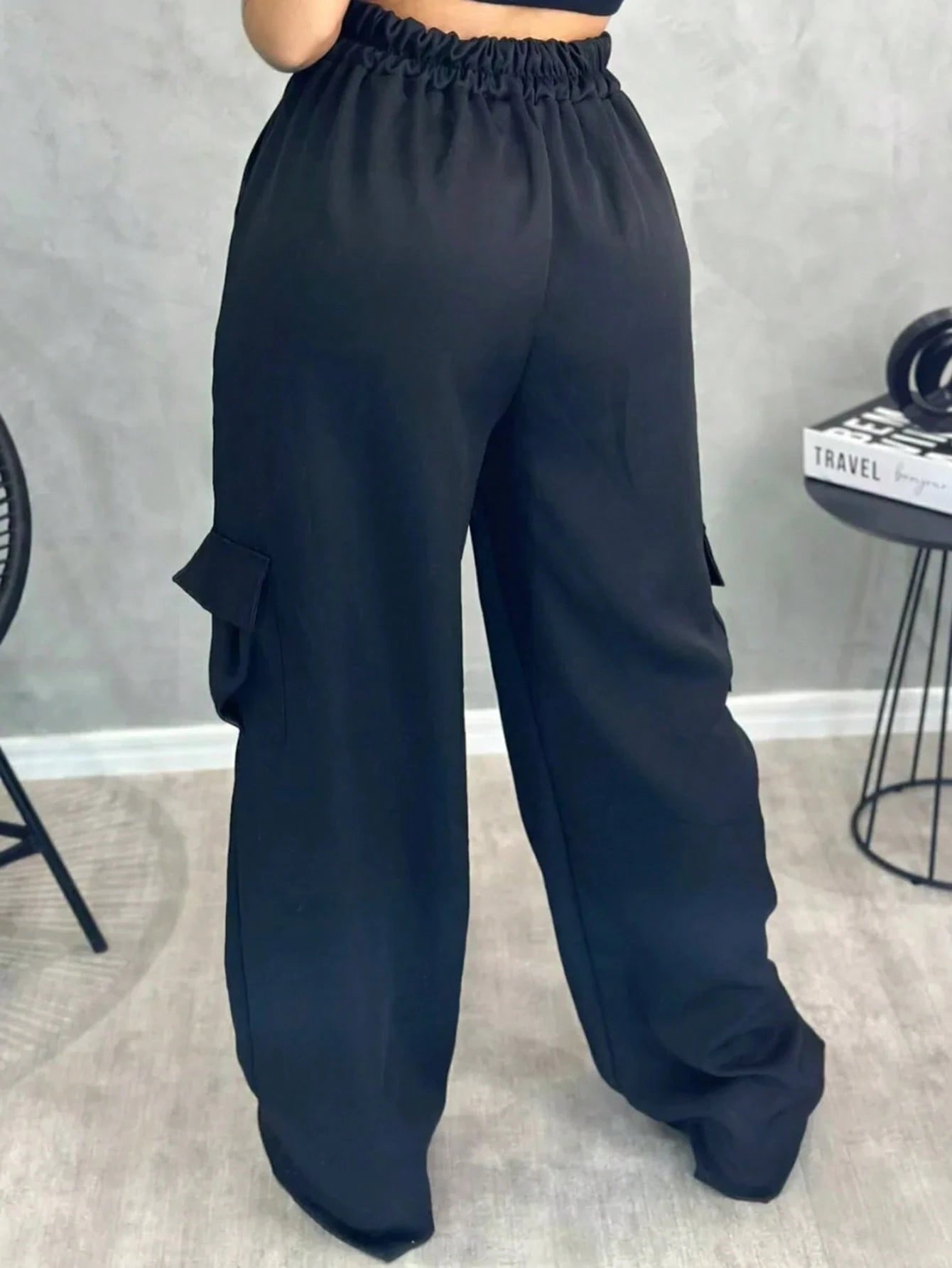 Calça Feminina Cargo Alfaiataria Pantalona com Bolsos Laterais