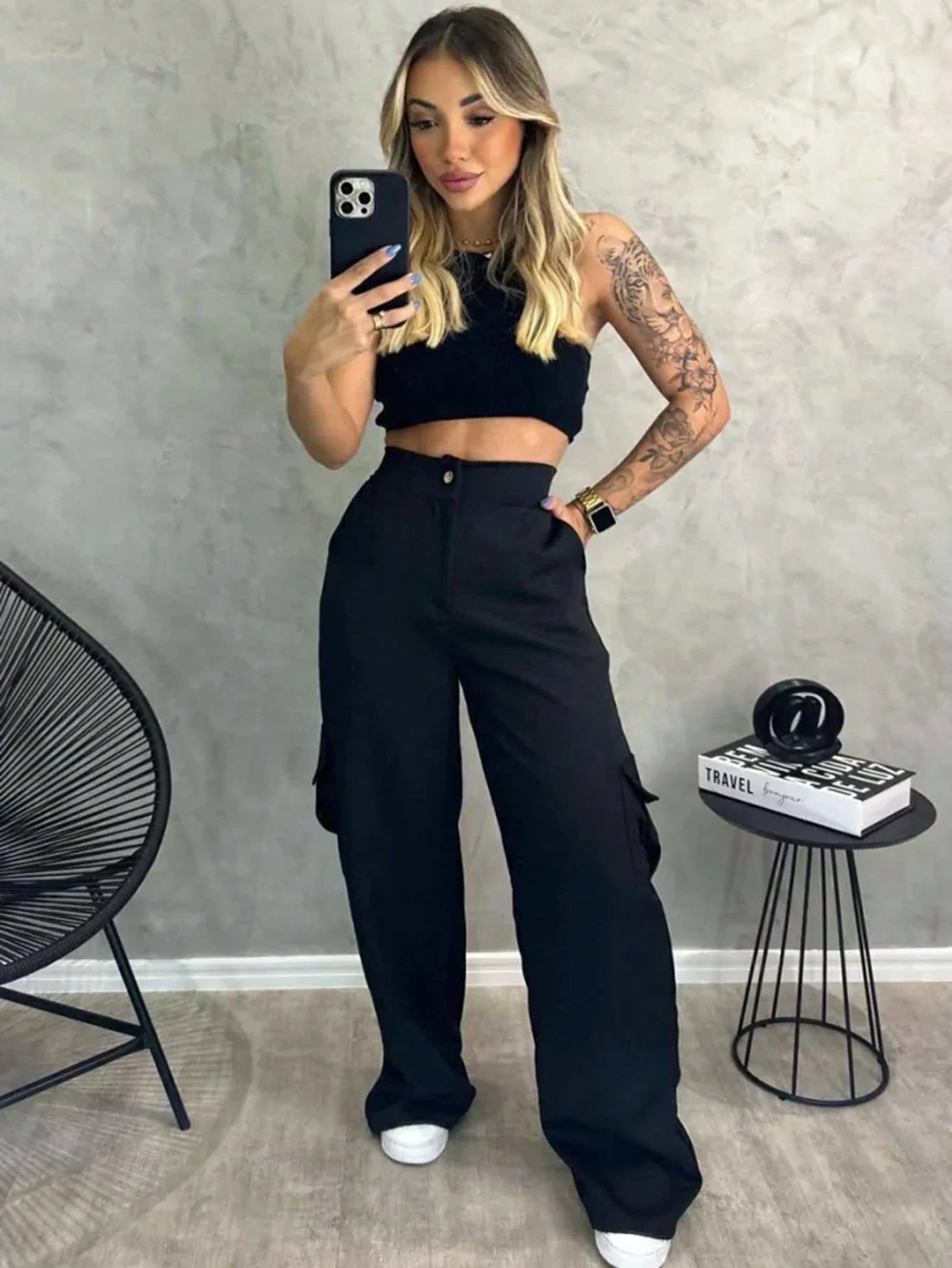 Calça Feminina Cargo Alfaiataria Pantalona com Bolsos Laterais