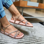 Papete Feminina com Tiras – Conforto, Estilo e Tendência da Temporada