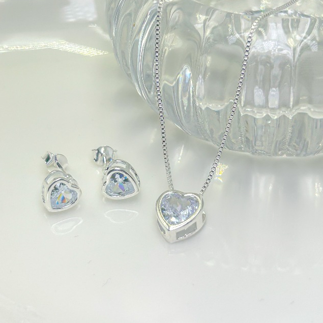 Conjunto Colar e Brinco Banhado Prata 925 a ouro 18k Ponto de Luz coração