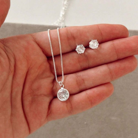 Conjunto Colar e Brinco Prata 925 e Banhado a Ouro 18k - Ponto de Luz e Coração