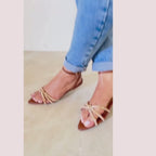 Sandália Rasteira Bico Folha com Strass – Conforto e Elegância